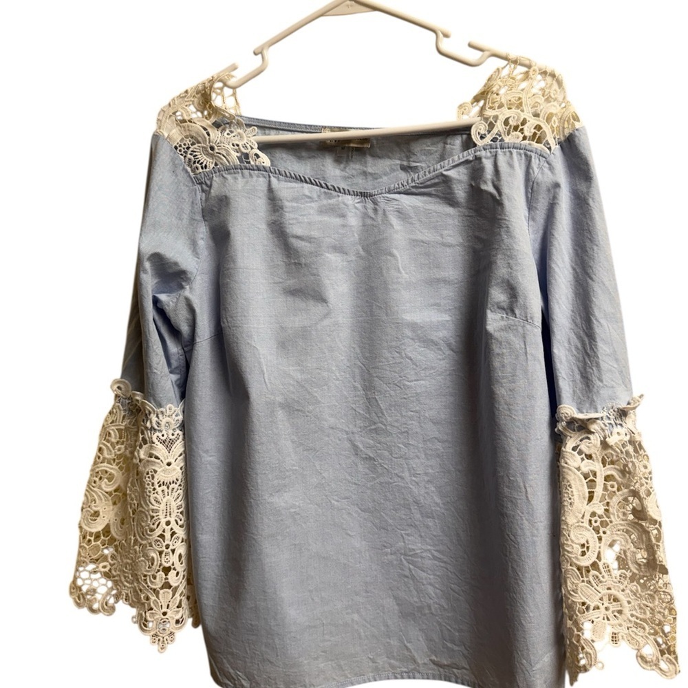 Neiman Marcus Blue Lace Sleeve Blouse Size Medium – Elegant Eyelet Trim